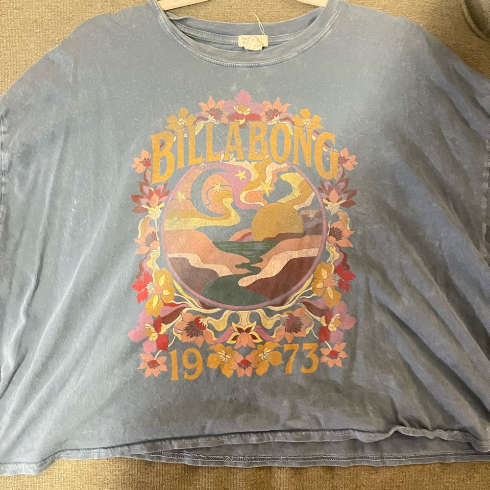 Billabong cropped tee!